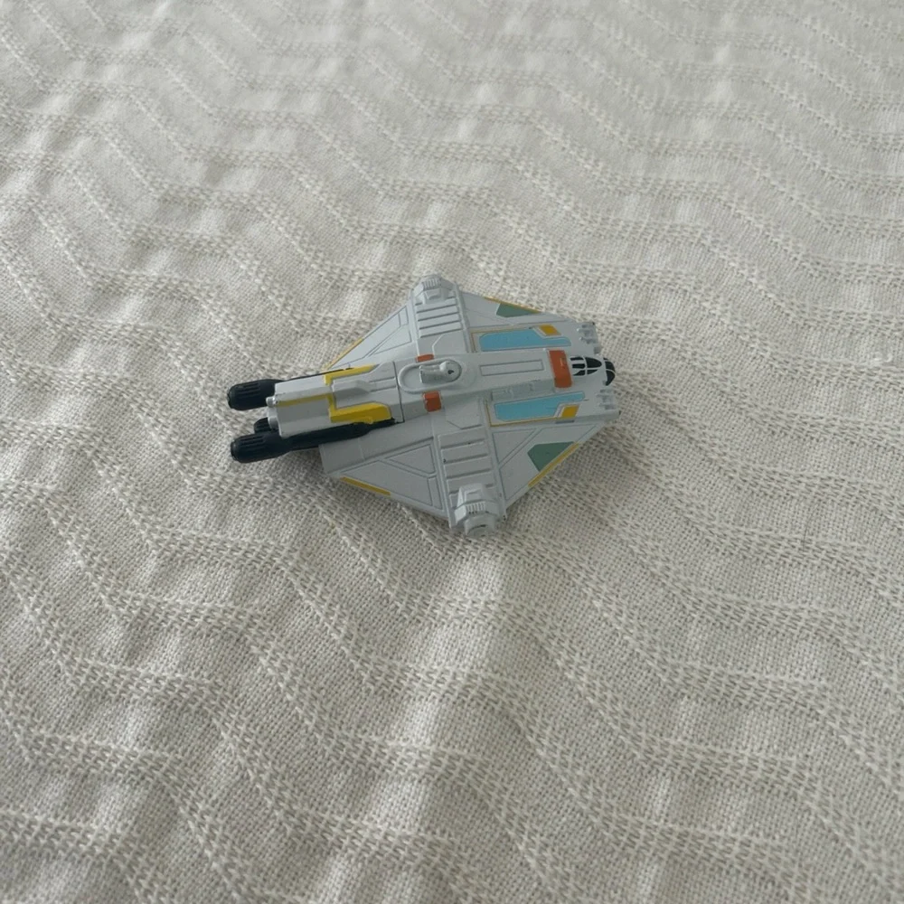 Star Wars Ghost Diecast Starship 2014 Hot Wheels 3” x 2.5”